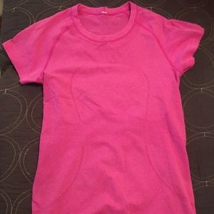 Lululemon size 6 tee